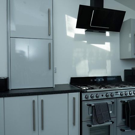 Double Bedroom Near Etihad And Coop Live With Free Parking, Shared Kitchen & Bathroom - Including Free 1-Hour Early Check-In Or Late Check-Out For Bookings Until July Manchester Ngoại thất bức ảnh