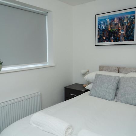 Double Bedroom Near Etihad And Coop Live With Free Parking, Shared Kitchen & Bathroom - Including Free 1-Hour Early Check-In Or Late Check-Out For Bookings Until July Manchester Ngoại thất bức ảnh