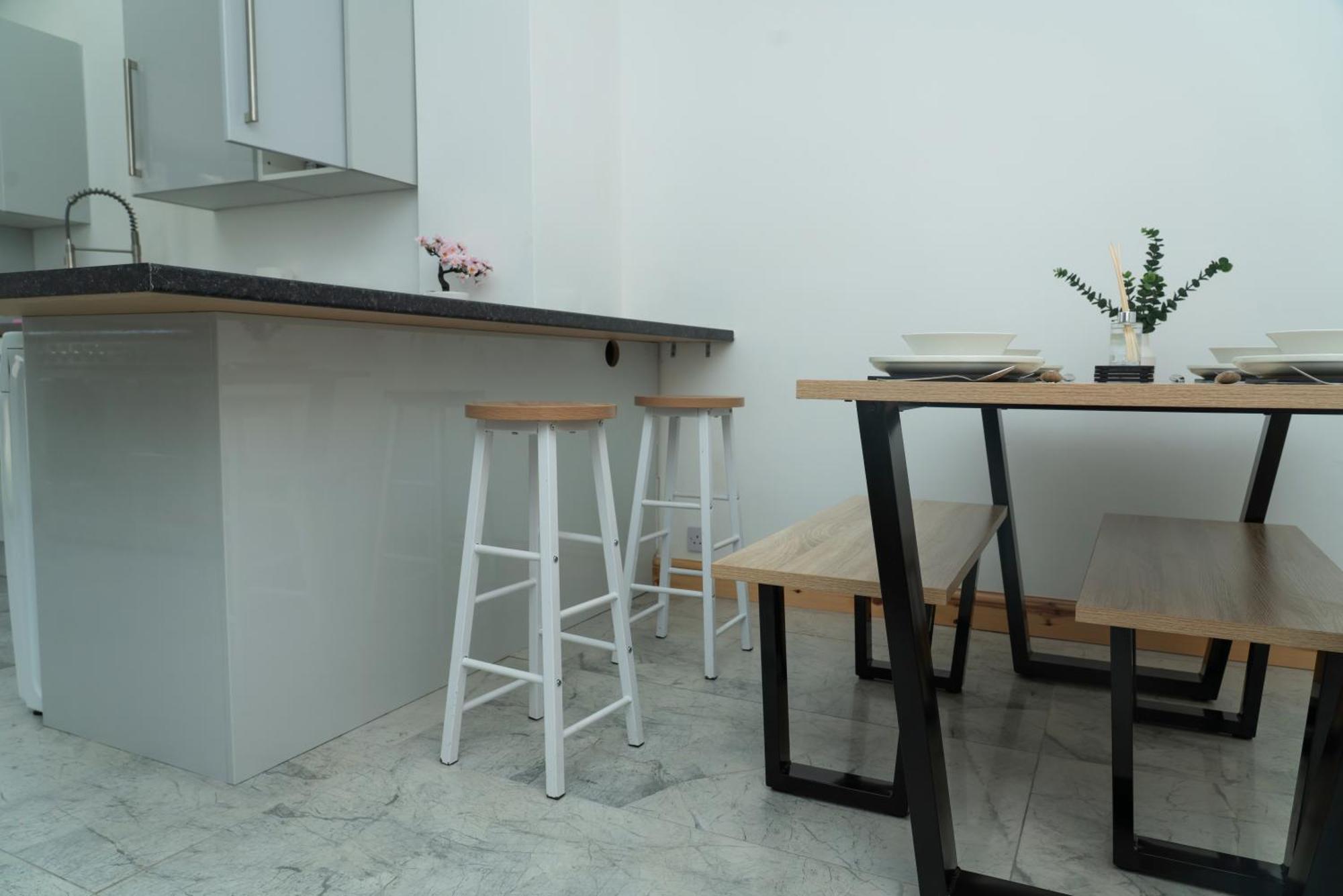 Double Bedroom Near Etihad And Coop Live With Free Parking, Shared Kitchen & Bathroom - Including Free 1-Hour Early Check-In Or Late Check-Out For Bookings Until July Manchester Ngoại thất bức ảnh