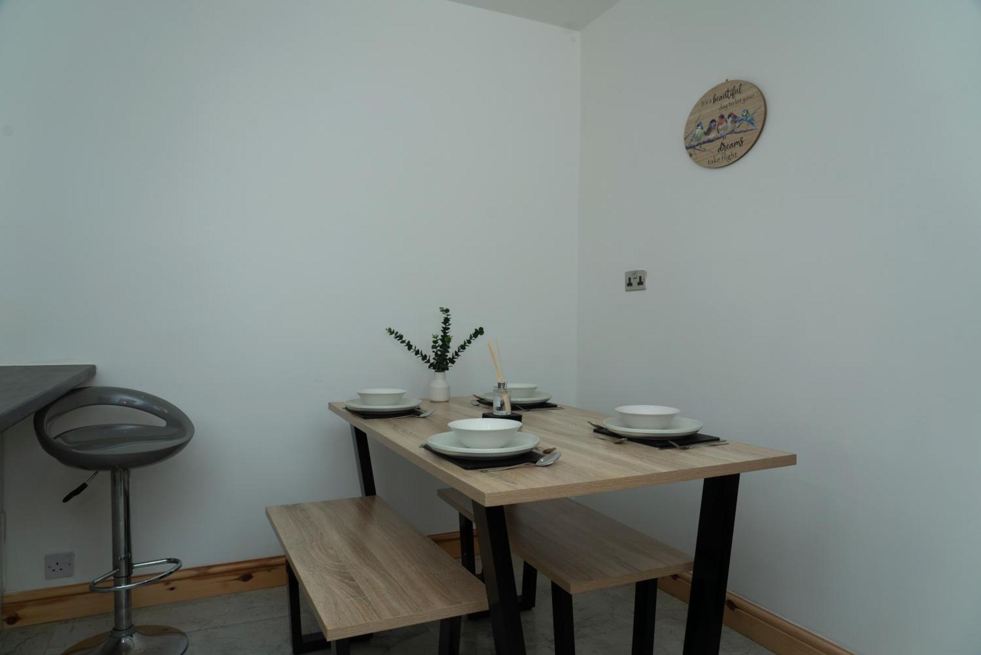 Double Bedroom Near Etihad And Coop Live With Free Parking, Shared Kitchen & Bathroom - Including Free 1-Hour Early Check-In Or Late Check-Out For Bookings Until July Manchester Ngoại thất bức ảnh