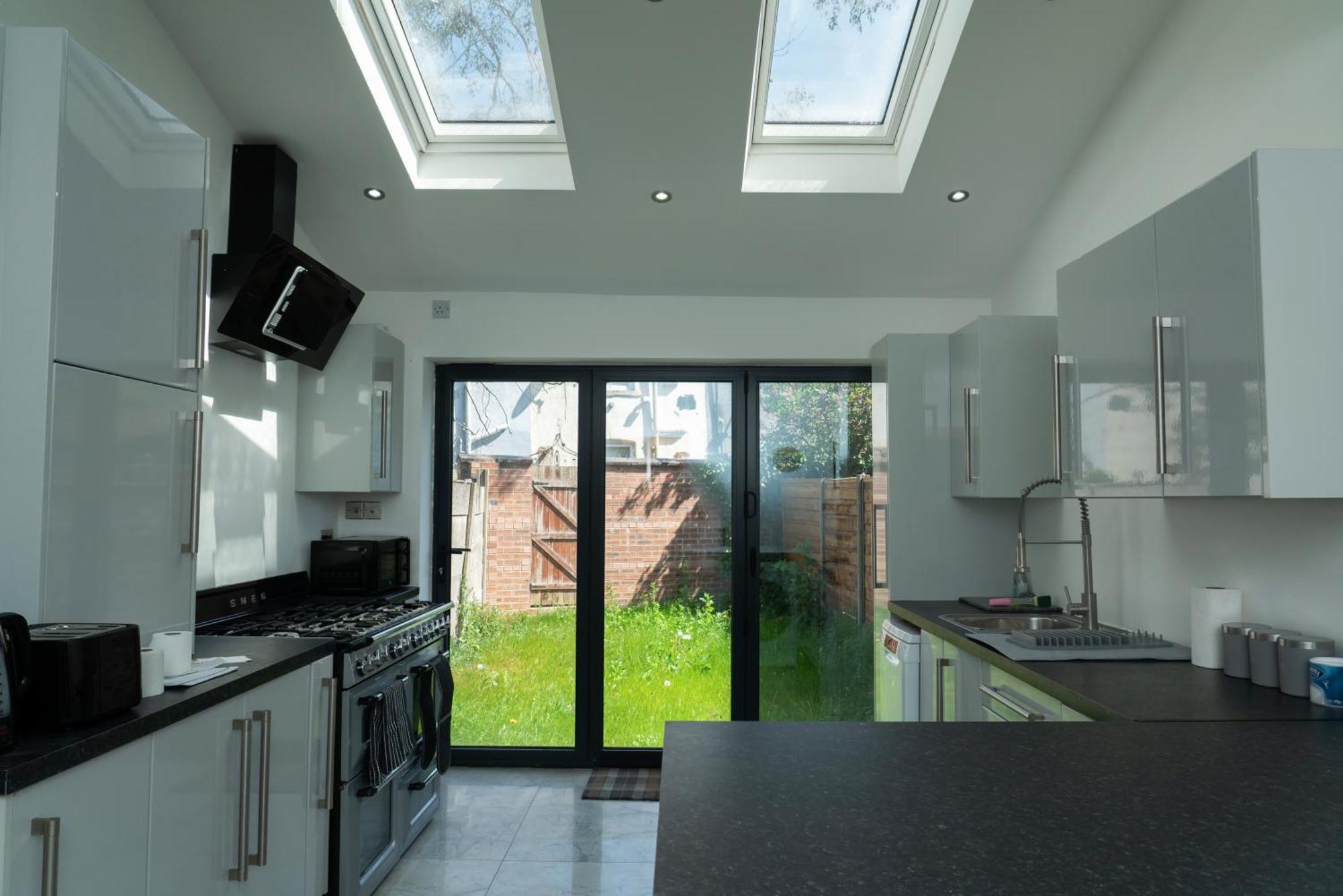 Double Bedroom Near Etihad And Coop Live With Free Parking, Shared Kitchen & Bathroom - Including Free 1-Hour Early Check-In Or Late Check-Out For Bookings Until July Manchester Ngoại thất bức ảnh