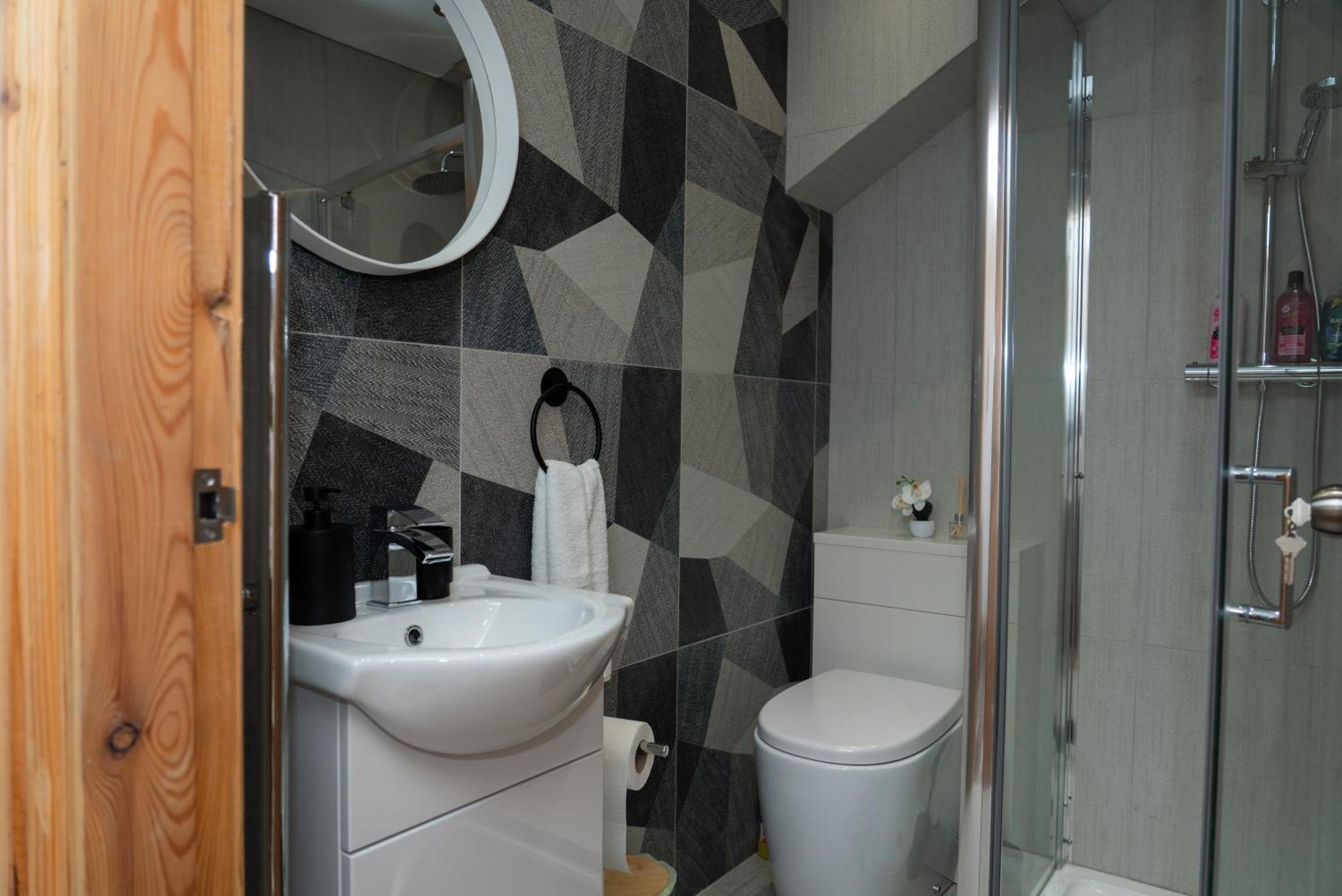 Double Bedroom Near Etihad And Coop Live With Free Parking, Shared Kitchen & Bathroom - Including Free 1-Hour Early Check-In Or Late Check-Out For Bookings Until July Manchester Ngoại thất bức ảnh