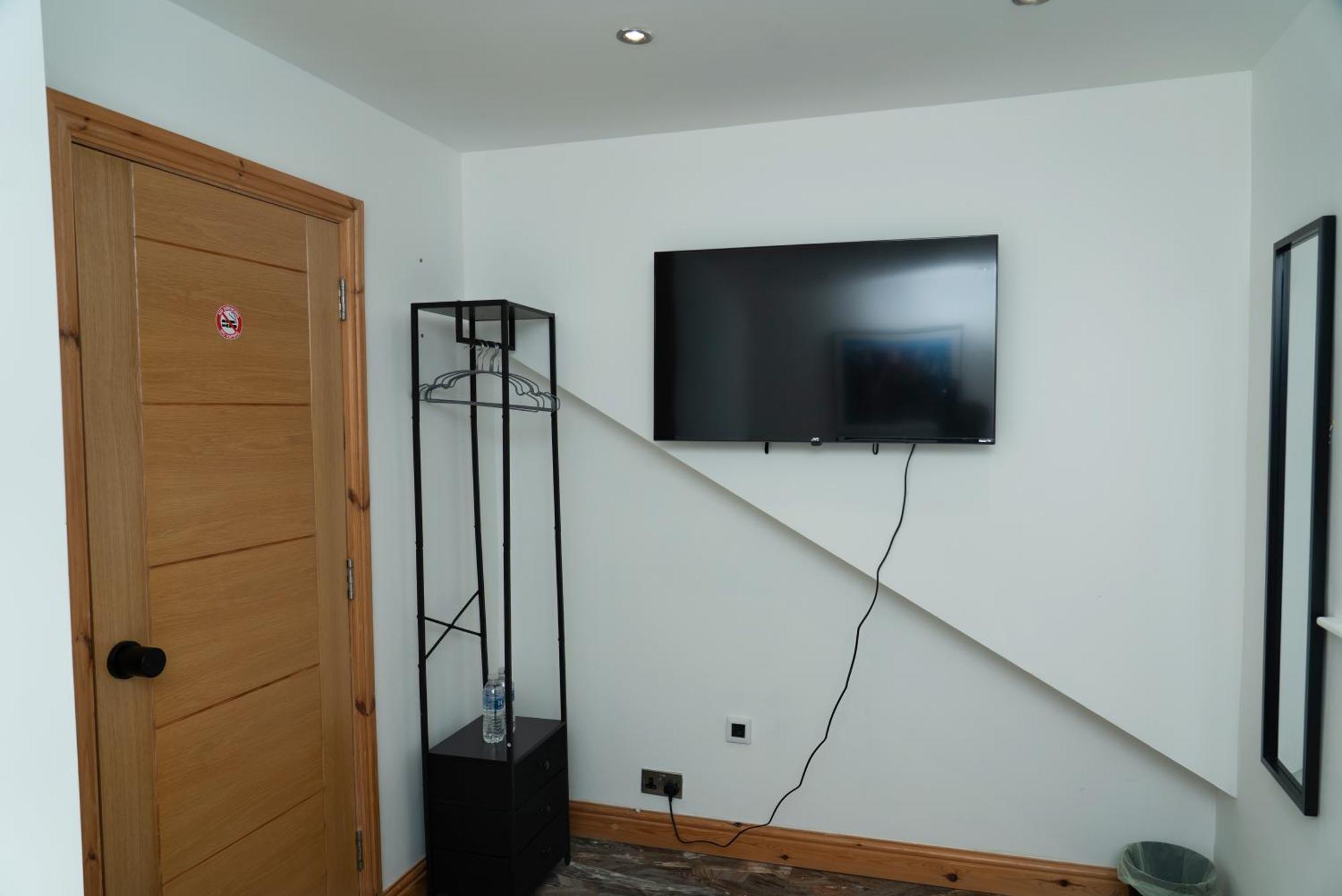 Double Bedroom Near Etihad And Coop Live With Free Parking, Shared Kitchen & Bathroom - Including Free 1-Hour Early Check-In Or Late Check-Out For Bookings Until July Manchester Ngoại thất bức ảnh