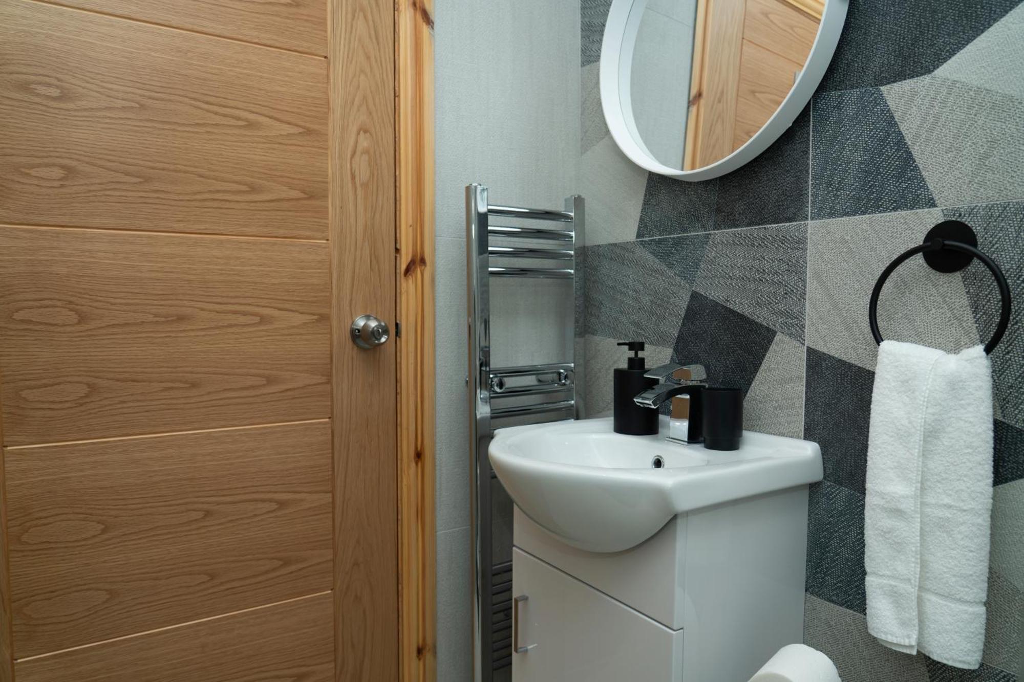 Double Bedroom Near Etihad And Coop Live With Free Parking, Shared Kitchen & Bathroom - Including Free 1-Hour Early Check-In Or Late Check-Out For Bookings Until July Manchester Ngoại thất bức ảnh